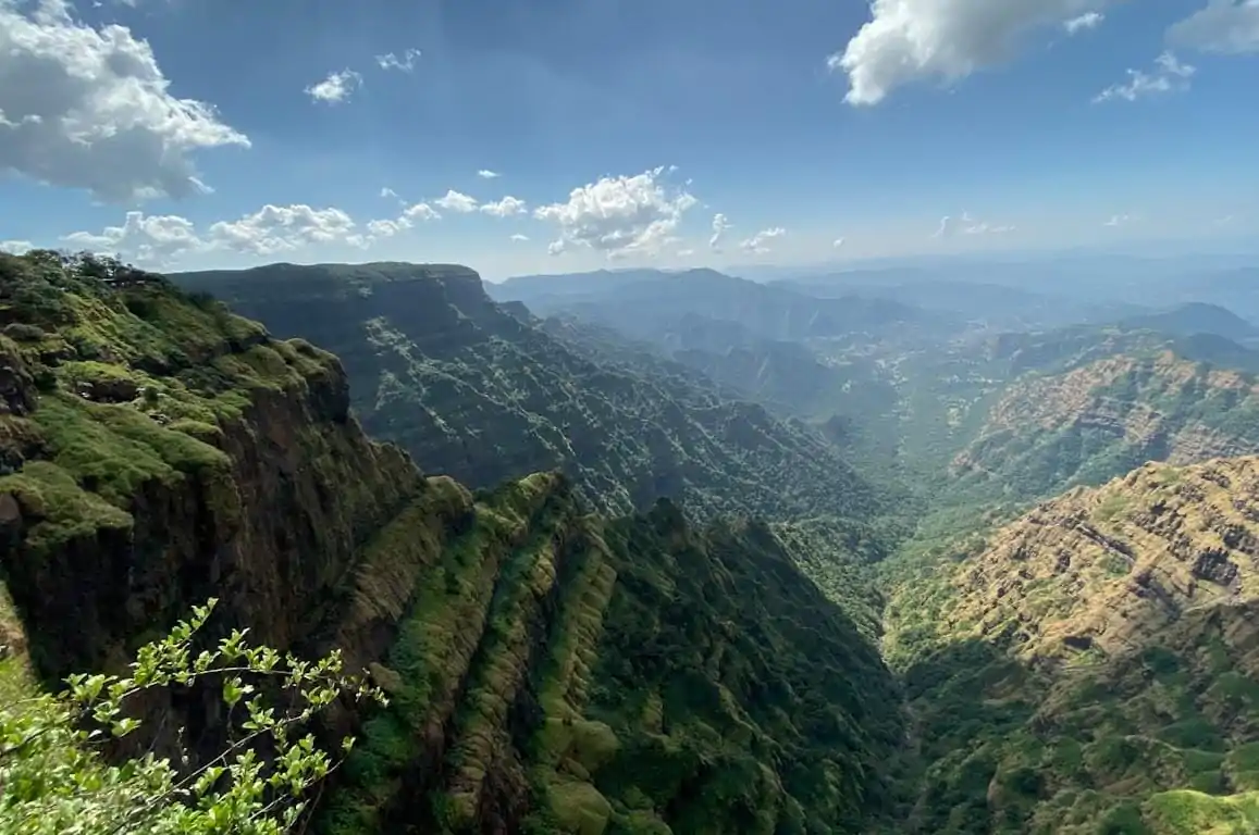 Mahabaleshwar: Strawberry Fields, Panoramic Vistas & The Historic Heart of Maharashtra.